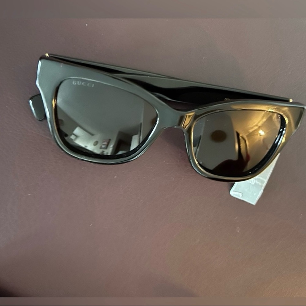 brand new Gucci sunglasses